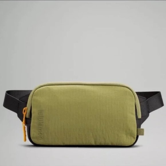 flip motorcycle helmets Modular Bluetooth Helmet Flip-up 3 liter gear capacity Mini Backpack Chiara Ferragni Colour:Matte Sand You could remove and
